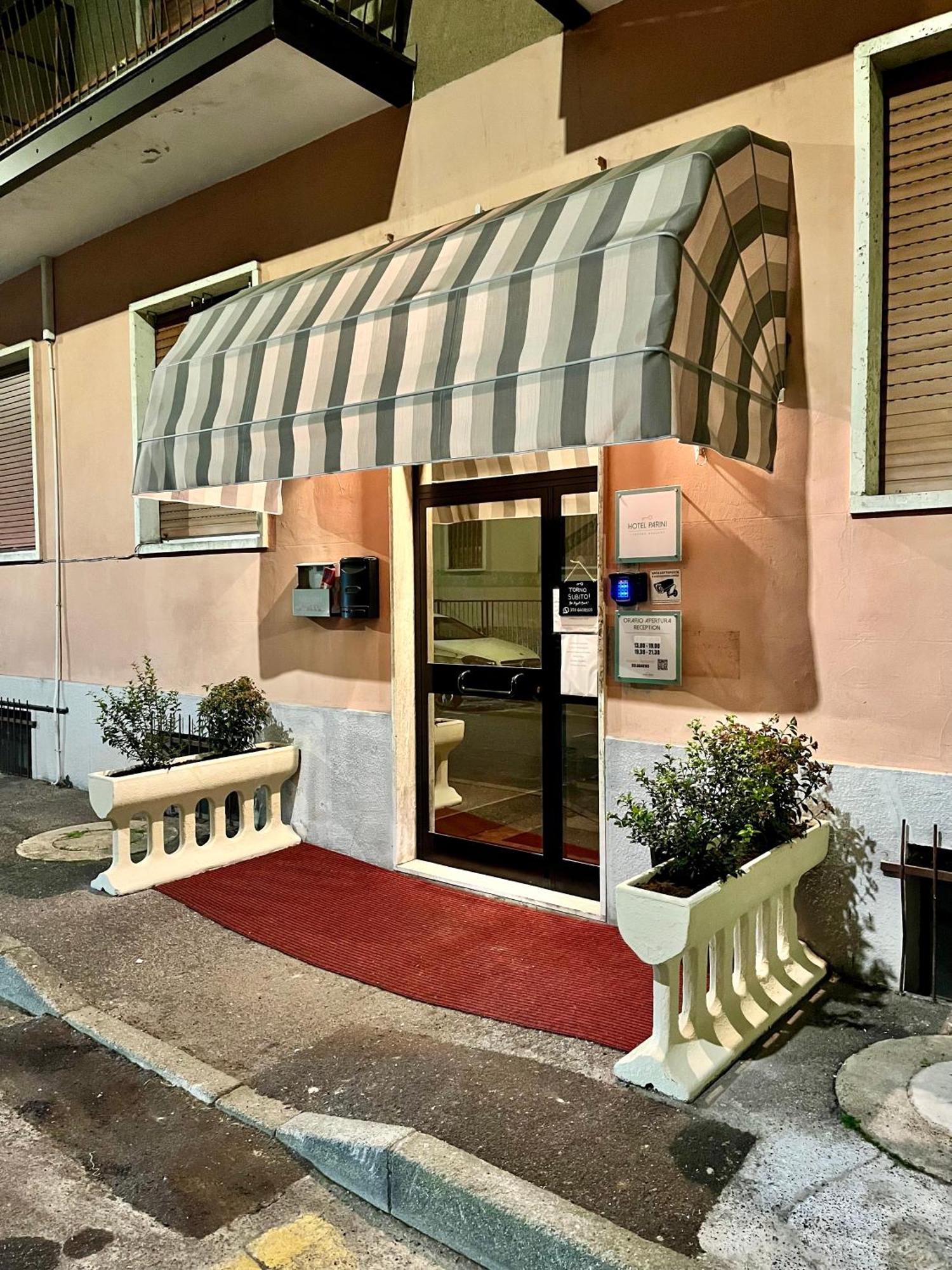 צ'זאנו בוסקונה Hotel Parini מראה חיצוני תמונה